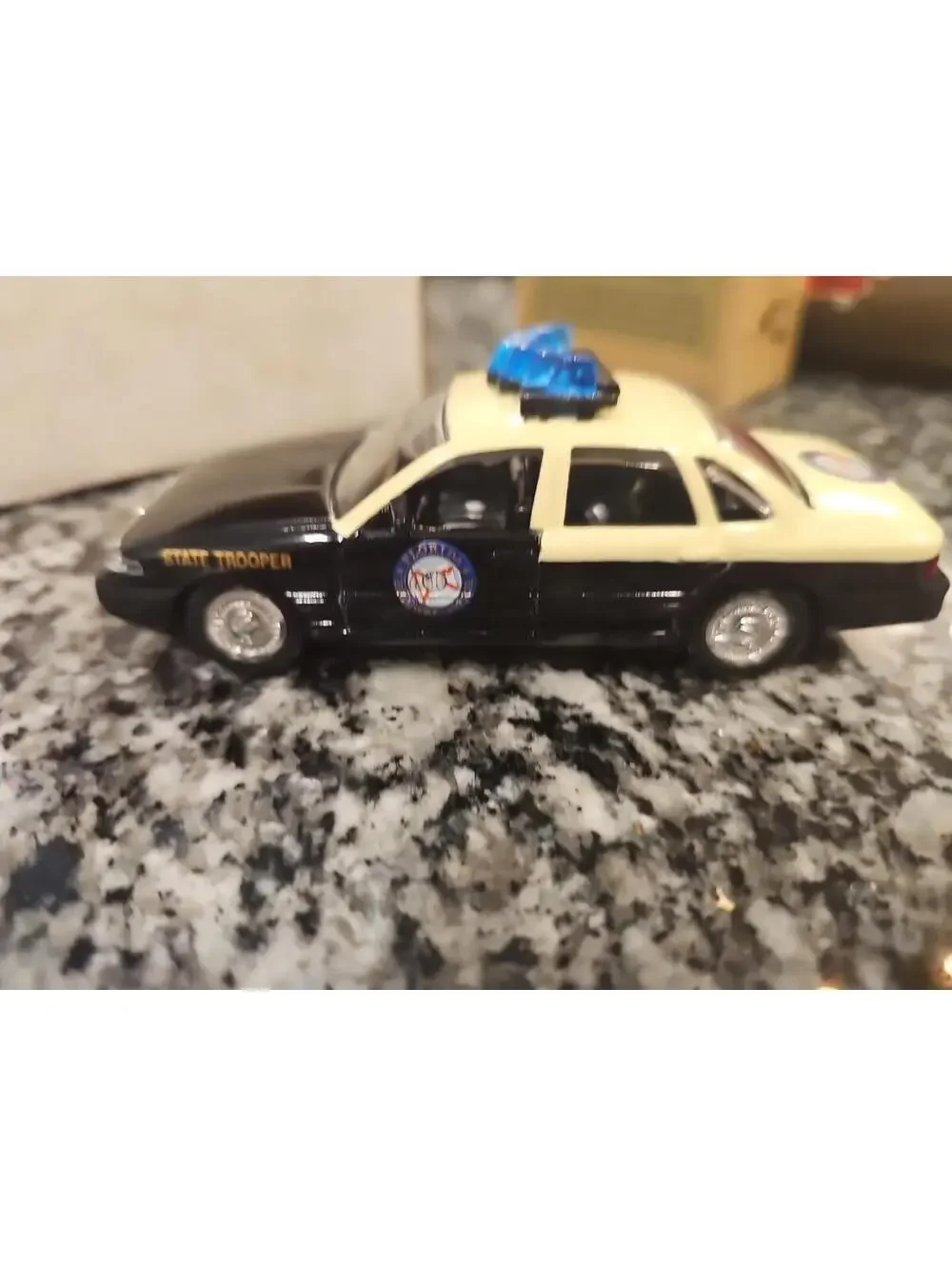 Florida STATE POLICE, 1993 CHEVY CAPRICE. 1993 ROAD CHAMPS Collectible Car1:43